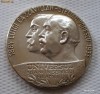 Lot 2 Medalii - UNIVERSUL 50 DE ANI IN SERVICIUL NEAMULUI - 1884 LUIGI CAZZAVILLAN  - STELIAN POPESCU 1933 - varianta argintata si normala