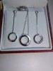 set aur alb 9K cu diamante naturale: cercei 1.21 g + lantisor 1.18 g..superb set aur alb 9K cu diamante naturale: cercei 1.21 g + lantisor 1.18 g..superb
