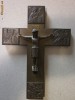 Crucifix vechi din lemn si alama reprezentand pe Isus