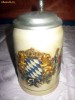 Splendida halba Stammham cu heraldica regala cu steaguri, lei si coroana, frumos colorata