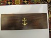 CASETA DIN LEMN DE NUC CU EMBLEMA ANCORA AURITA CASETA DIN LEMN DE NUC CU EMBLEMA ANCORA AURITA