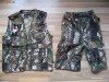 Pantaloni Scurti  + Vesta Pescar Pescuit / Vanatoare Marca Diamant  Model Camuflaj Frunza