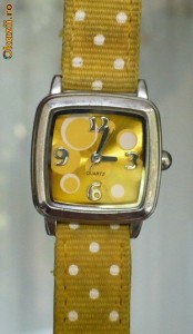 Ceas fetite si adolescente, galben, curea material galben cu buline albe, original - MADE IN U.S.A foto