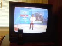 VAND  TELEVIZOR  NEI  +  TELECOMANDA