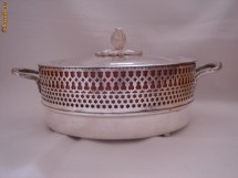 SUPERB VAS PENTRU SERVIT, DIN METAL ARGINTAT SI CERAMICA