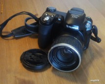 FUJI FINEPIX 5600 MegaZoom + Geanta Tamrac Profesionala + Incarcator cu 4 Acumulatori GP 2000