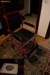 scaun cu rotile cu plosca (vas WC) photo scaun cu rotile cu plosca (vas WC)