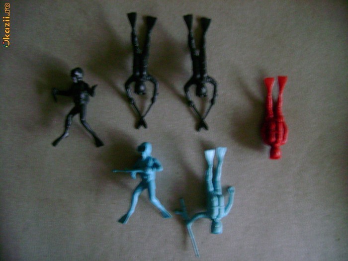 Figurine scafandri, diverse culori modele foto mare