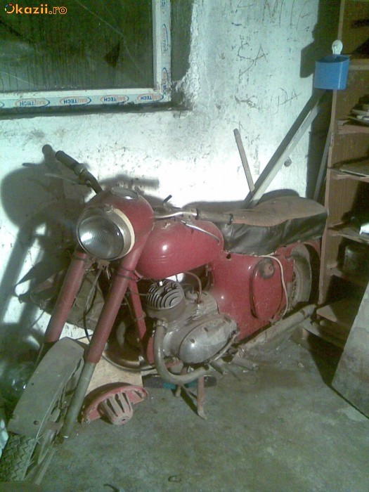 motocicleta jawa 125 foto mare