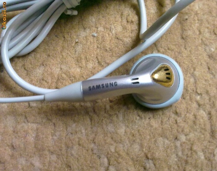 Vand/schimb Handsfree Original Samsung cu o casca foto mare