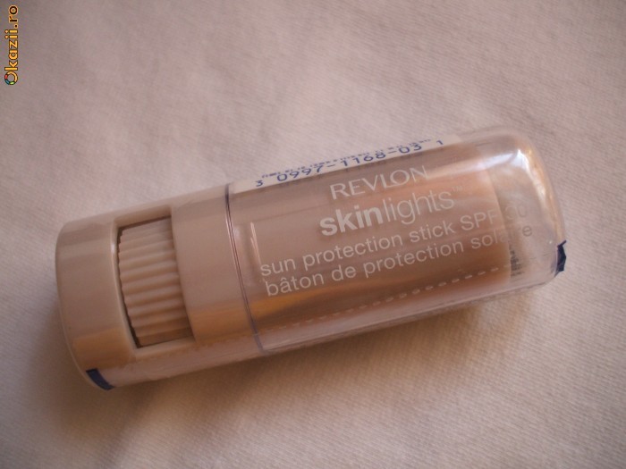 REVLON -STICK PROTECTIE BUZE SI FATA SPF 30-PRET REDUS foto mare