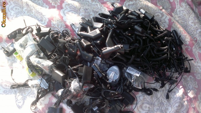 INCARCATOARE AUTO+PRIZA TOATE MODELELE,HUSE TELEFOANE foto mare