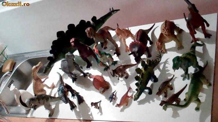 Figurine Dinozauri mari si mici de exceptie foto mare