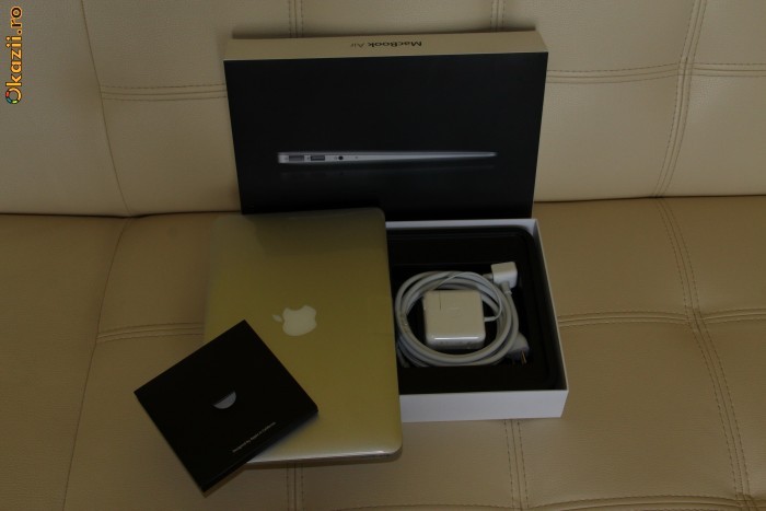 Laptop MacBook Air foto mare