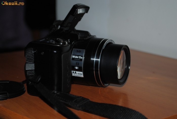 Aparat foto Nikon L 100 + BONUS 4 acumulatori cu incarcator foto mare