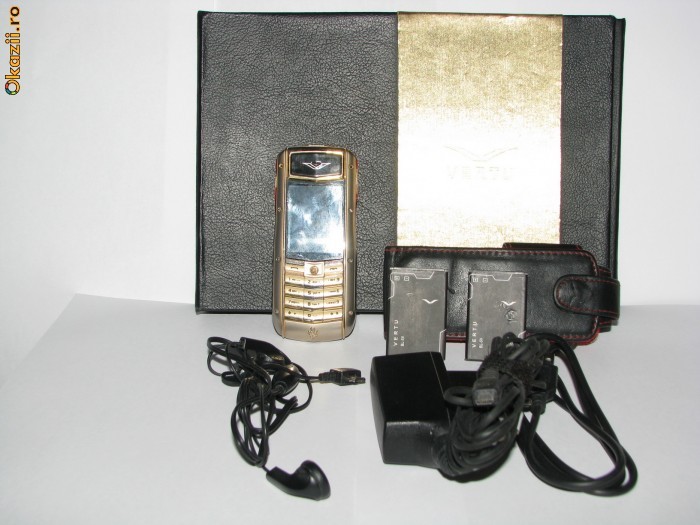 Vand Vertu Ascent TI Ferrari rosso gold foto mare