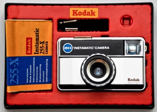 Kodak Instamatic 255X in cutie foto mare