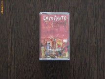 LOVE/HATE-BLACKOUT IN THE RED ROOM foto