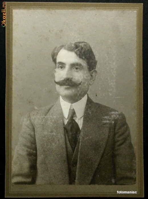 Foto colectie portret  studiou 1909. Monsieur Moustache foto mare