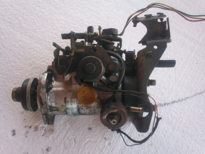 Pompa de injectie pentru Ford Mondeo Mk2 1.8 turbo diesel anii 1993-2000 in stare foarte buna. foto mare Pompa de injectie pentru Ford Mondeo Mk2 1.8 turbo diesel anii 1993-2000 in stare foarte buna. foto mare