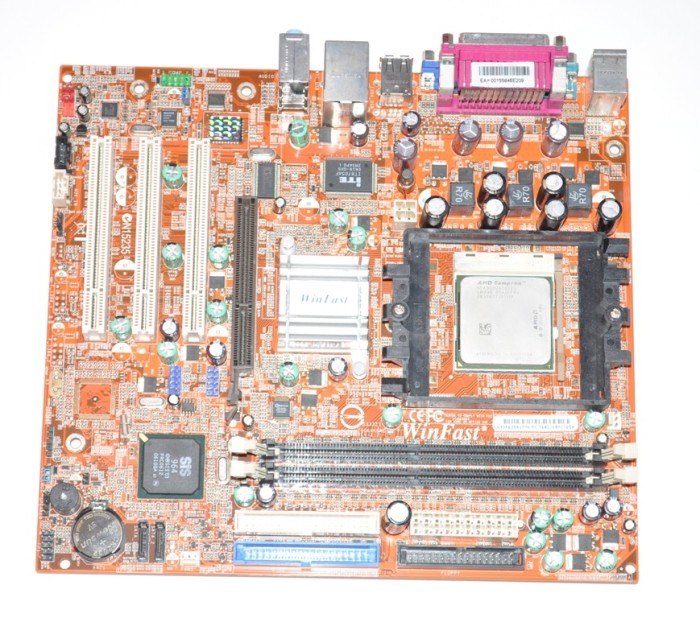 Placa de baza cu procesor AMD Sempron 3000+ foto mare Placa de baza cu procesor AMD Sempron 3000+ foto mare