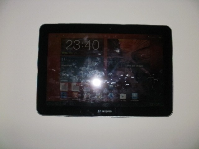 Vand tableta samsung galaxy tab P7500 10.1 black 3 G wifi de 16 GB foto mare Vand tableta samsung galaxy tab P7500 10.1 black 3 G wifi de 16 GB foto mare